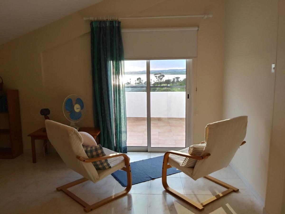 Must Stay - Sea & Salt Lake Panoramic View Apt Larnaca Extérieur photo