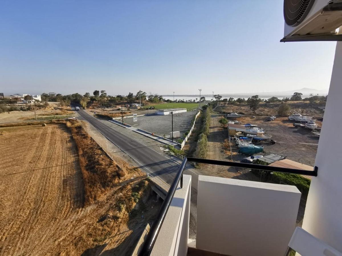 Must Stay - Sea & Salt Lake Panoramic View Apt Larnaca Extérieur photo